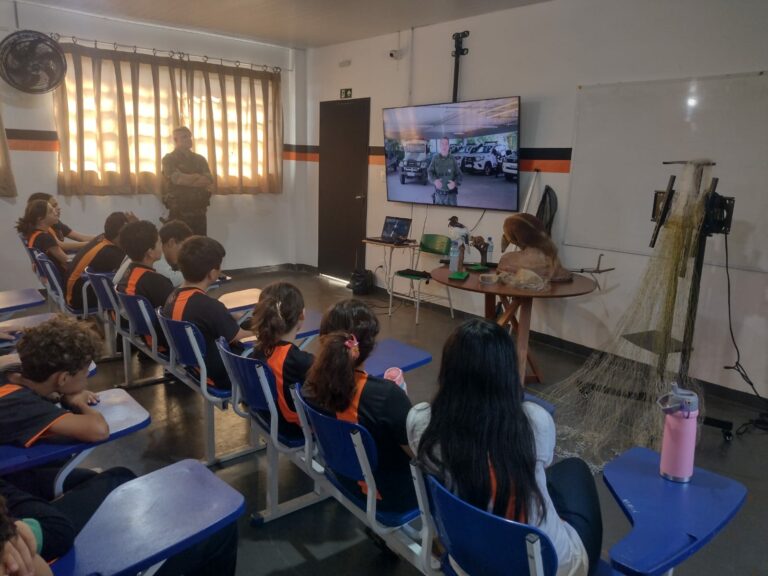 Polícia Ambiental realiza ação em escola de Pirassununga
