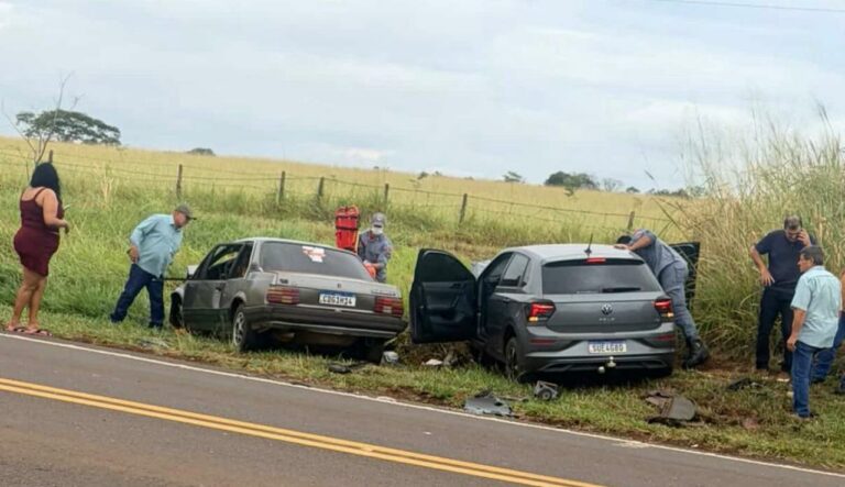 Idoso de 61 anos morre em colisão frontal na SP-543