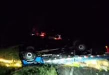 Caminhoneiro morre e duas pessoas ficaram feridas em acidente entre carretas na Rodovia Régis Bittencourt, em Miracatu