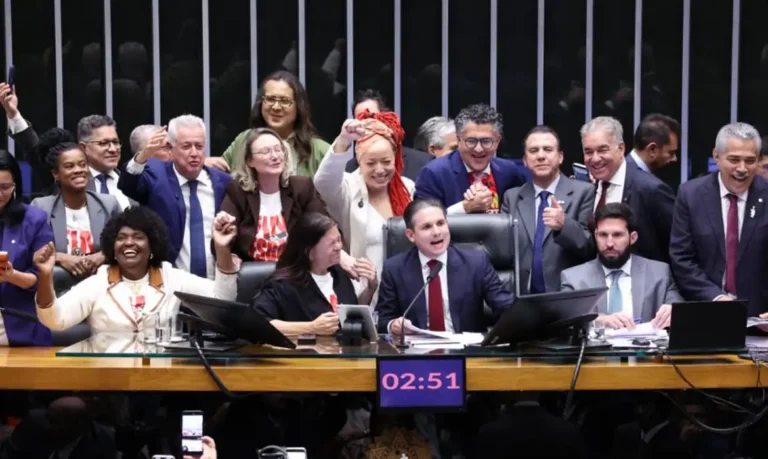 PEC do fim da escala 6×1 é aprovada com ampla maioria na Câmara