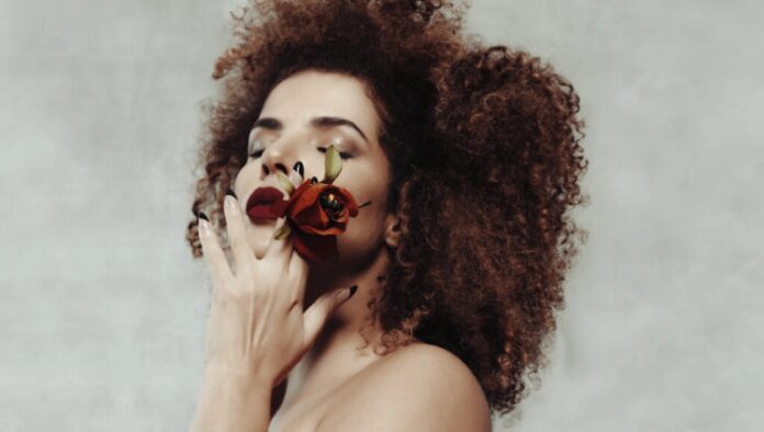 As 11 mais tocadas de Vanessa da Mata que seguem nas playlists brasileiras