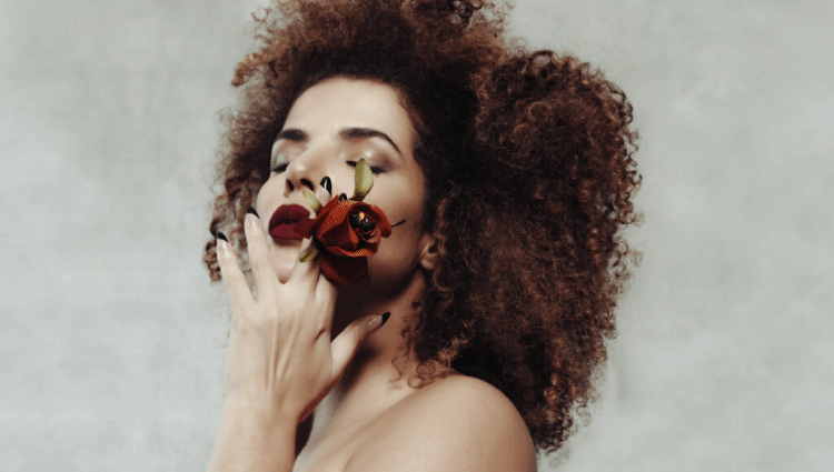 As 11 mais tocadas de Vanessa da Mata que seguem nas playlists brasileiras