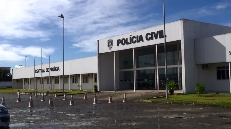 Testemunha persegue casal suspeito de assalto e dupla é detida em João Pessoa