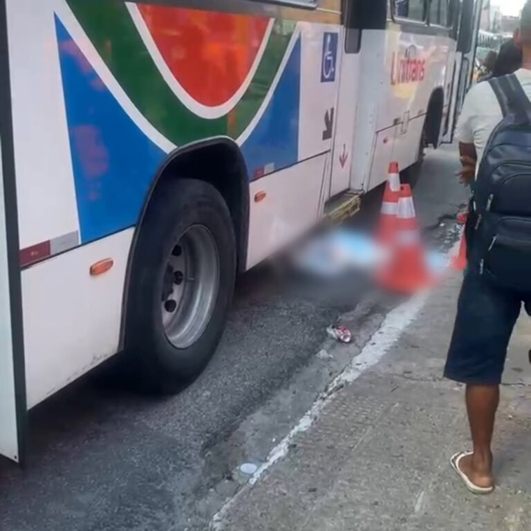 Homem é atropelado por ônibus e morre próximo ao Mercado de Mangabeira