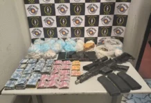 Fuzil e mais de 3kg de drogas são apreendidos em ação no Morro do São Bento, em Santos; VÍDEO