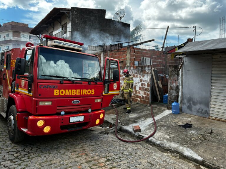 Homem sofre queimaduras após explosão e incêndio em residência em Guarabira