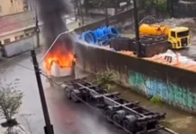 Cabine de caminhão é atingida por incêndio no bairro do Estuário, em Santos; VÍDEO