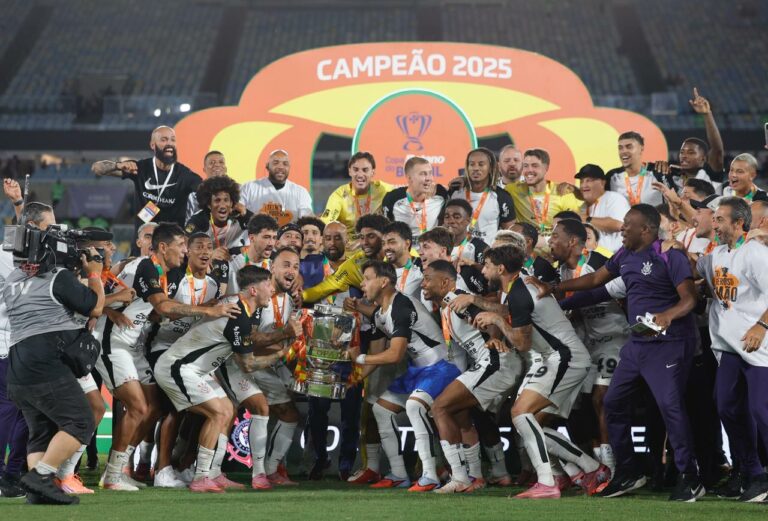 Atual campeão, Corinthians encara o Inter nas oitavas da Copa do Brasil