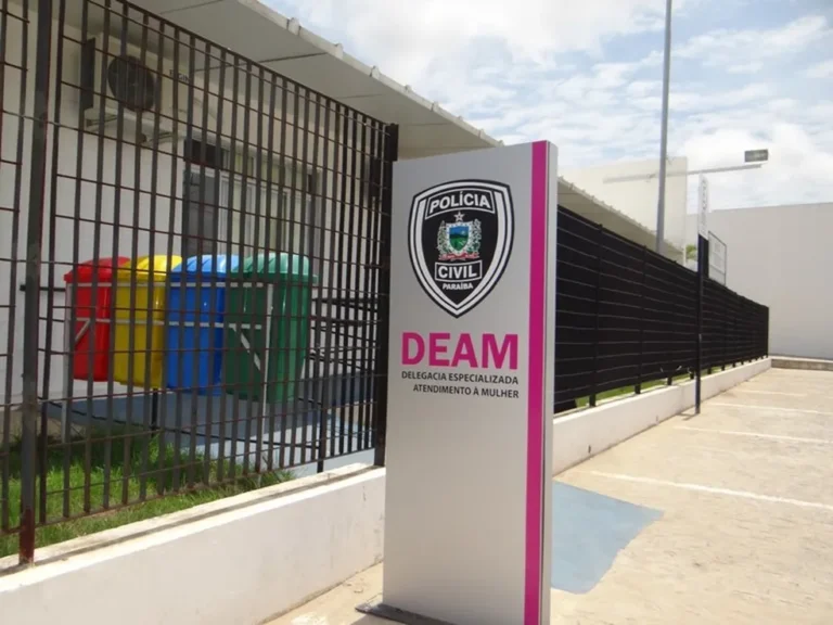 Homem é preso após agredir companheira na frente do filho