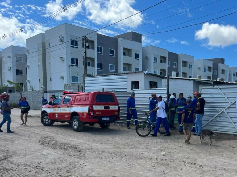 Caixa d’água desaba em obra no bairro de Gramame e deixa trabalhadores feridos, em João Pessoa