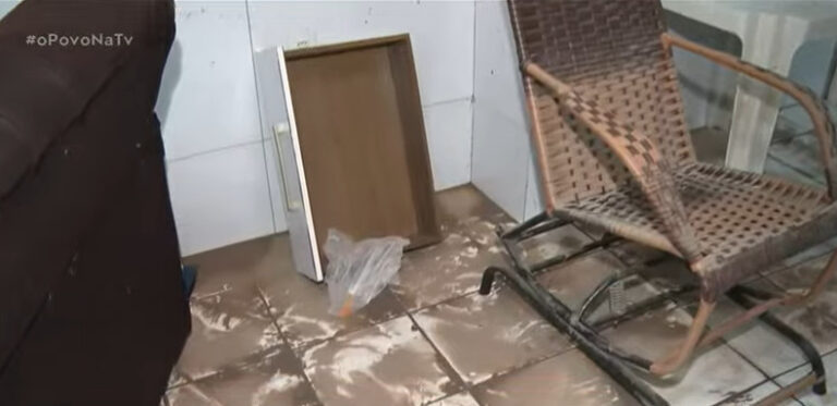 Moradores do Muçumagro sofrem com enchentes após fortes chuvas em João Pessoa