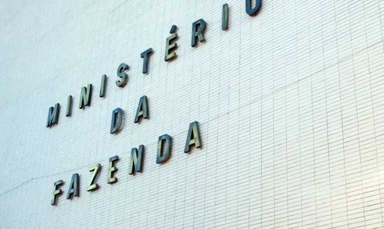 Fazendo prevê aumento da inflação para 4,5% em 2026
