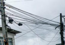 Energisa diz não ter sido intimada em ação do MPPB sobre irregularidades em postes, em João Pessoa