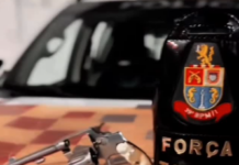 Três homens foram presos e um adolescente apreendido por porte ilegal de arma; grupo estava com motos roubadas