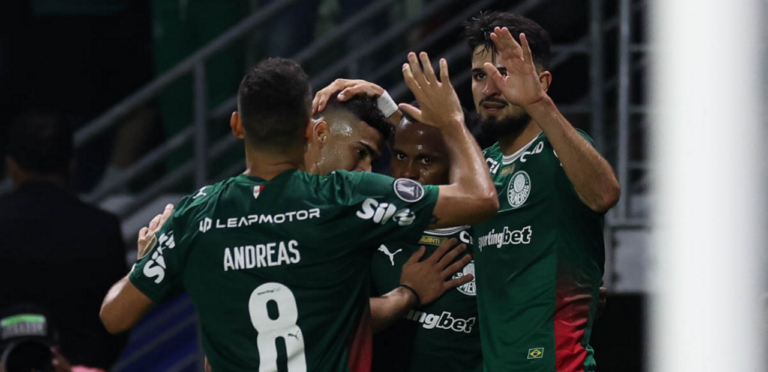 Palmeiras goleia Junior Barranquilla e avança na Libertadores