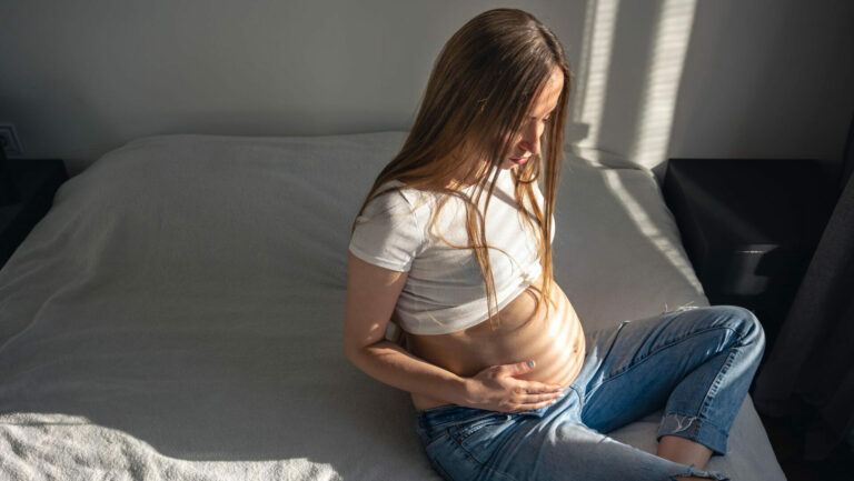 Gravidez em meninas mais novas: por que falar de anticoncepcional é urgente