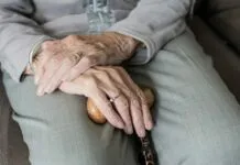 Dia das Mães pode acentuar sentimentos de solidão em idosos com “Síndrome do Ninho Vazio”
