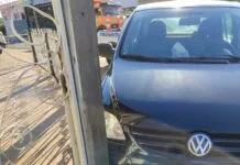 Idoso sofre AVC ao volante e bate o carro em loja de conveniência