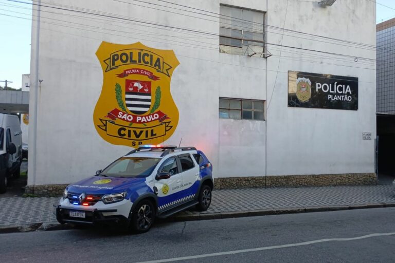 GCM de São Vicente apreende drogas e dinheiro na Vila Voturuá