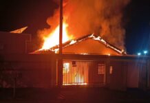 Incêndio de grandes proporções destrói residência em Três Fronteiras