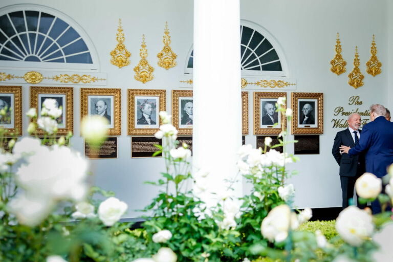 Lula tem dia de flores com Trump na Casa Branca