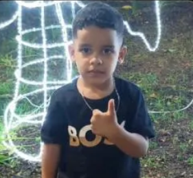 Menino de 4 anos morre afogado em piscina dentro de casa