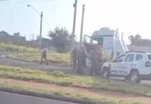 Motorista embriagado é preso após provocar sequência de acidentes e fugir da PM