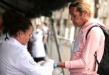 Mutirão leva serviços gratuitos à população de rua em Santos