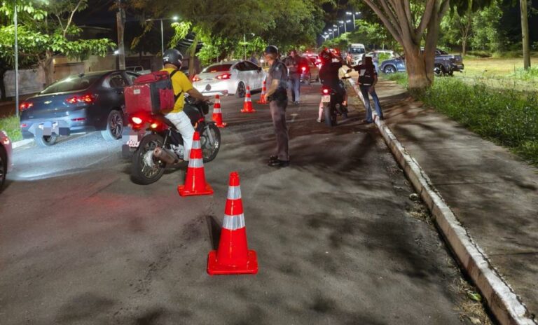 Operação recolhe 12 veículos e autua 43 condutores em Birigui