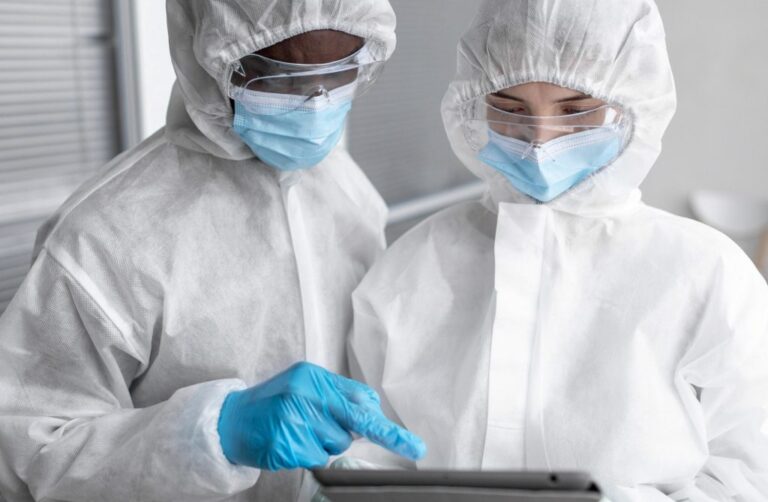 Secretária de Saúde de SP reforça alerta para o vírus Ebola