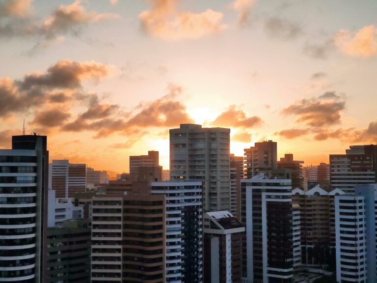 Temperatura máxima deve chegar aos 24°C neste domingo (31) em São Paulo