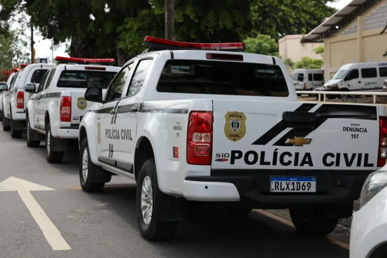 Adolescente pula de carro de aplicativo em movimento após assédio e ameaça em Jacareí
