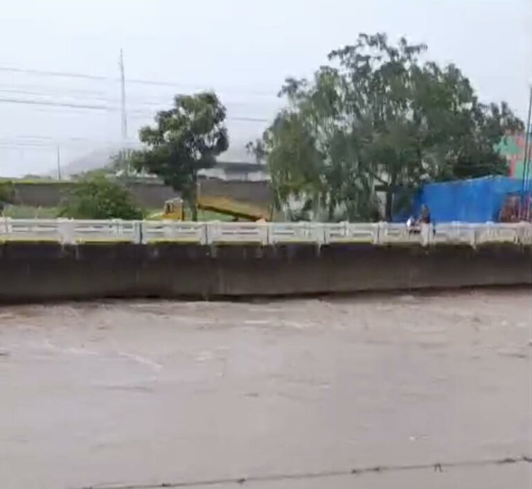 Transbordamento de rio após fortes chuvas deixa moradores isolados em Ingá