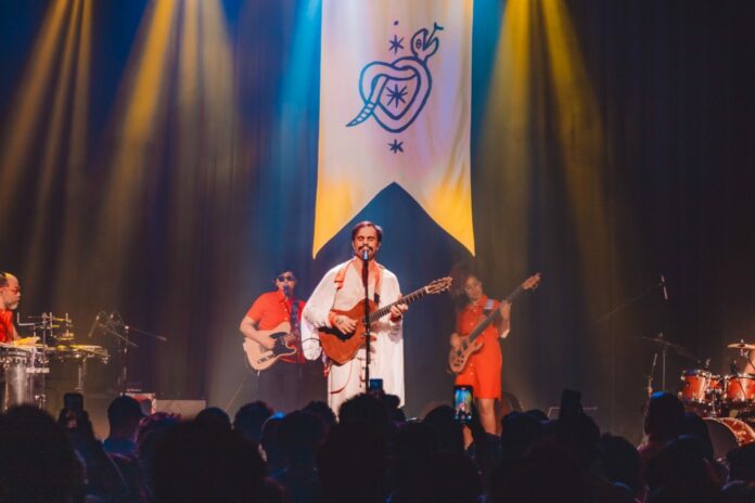 Rodrigo Alarcon expande fronteiras sonoras com o lançamento do EP “Guizo de Cascavel – Ao Vivo”