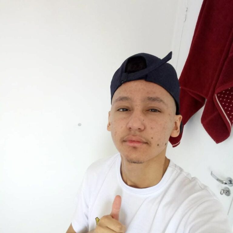 Motociclista de 26 anos morre após colidir com carreta na SP-310