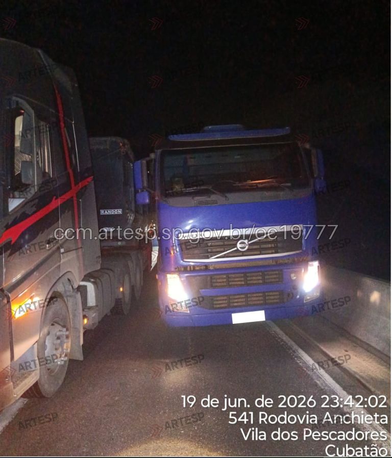 Pane mecânica em carreta impede passagem em rodovia e provoca congestionamento de 8 km em Cubatão