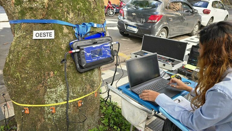 Equipamentos inéditos passam a ser utilizados para previnir quedas de áreas em Guarujá