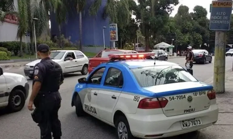 Dois PMs foram mortos por tiro de fuzil na cabeça no Rio de Janeiro