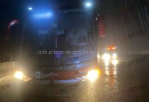 Ônibus sofre pane mecânica na Rodovia Mogi-Bertioga; ninguém ficou ferido