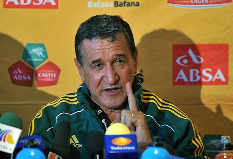Ex-técnico da seleção, Carlos Alberto Parreira é internado no RJ