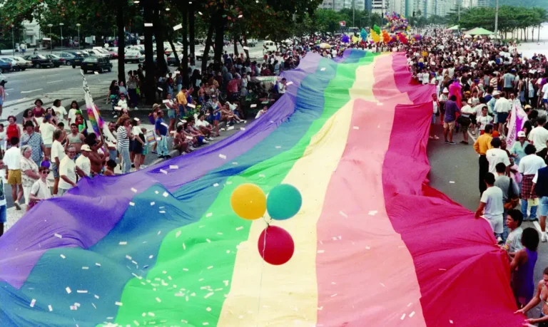 Dia do Orgulho LGBTQIA+: conheça os marcos históricos da luta por direitos no Brasil