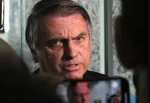 Bolsonaro presta depoimento de cinco minutos à polícia sobre arma apreendida