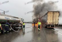 Caminhão carregado com açúcar pega fogo e gera congestionamento na Rodovia Anchieta em Cubatão