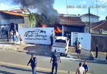 Casa pega fogo após explosão de moto elétrica e deixa três moradores feridos