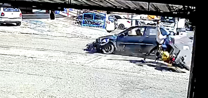 Entregador fica ferido após batida entre moto e carro em Campinas
