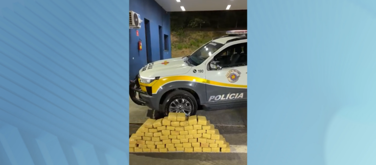 Motorista foge da polícia e abandona carro com mais de 70 quilos de maconha