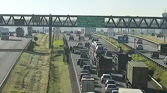Acidente com morte provoca congestionamento e nova batida na Campinas-Mogi Acidente com morte provoca congestionamento e nova batida na Campinas-Mogi