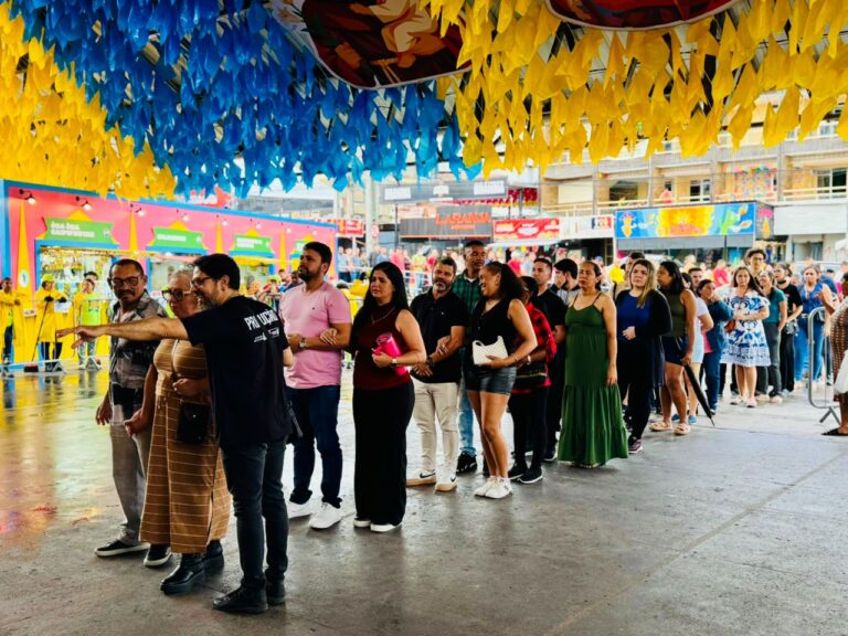 Dia dos Namorados: quase 100 casais oficializam união em casamento coletivo no Parque do Povo, em Campina Grande