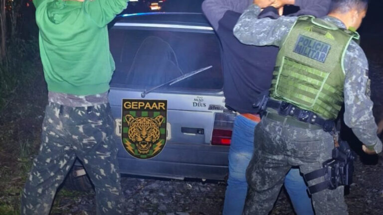 Grupo de caçadores é flagrado pela Polícia Ambiental em zona de amortecimento do PETAR; materiais são apreendidos