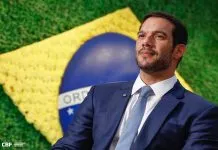 CBF reclama à Fifa de intervenção do VAR em gol anulado de Vini Junior